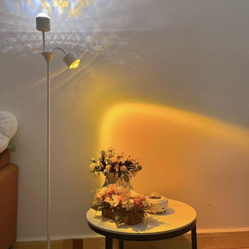 Напольная лампа Ripple Dual Sunset Light с двумя плафонами для фотосъемки и прямых трансляций.