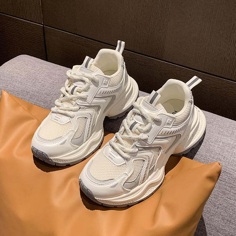 Кроссовки на платформе для женщин 2025 новые сетчатые дышащие спортивные туфли, зарубежный стиль, универсальные, увеличивающие рост, повседневные спортивные туфли для женщин