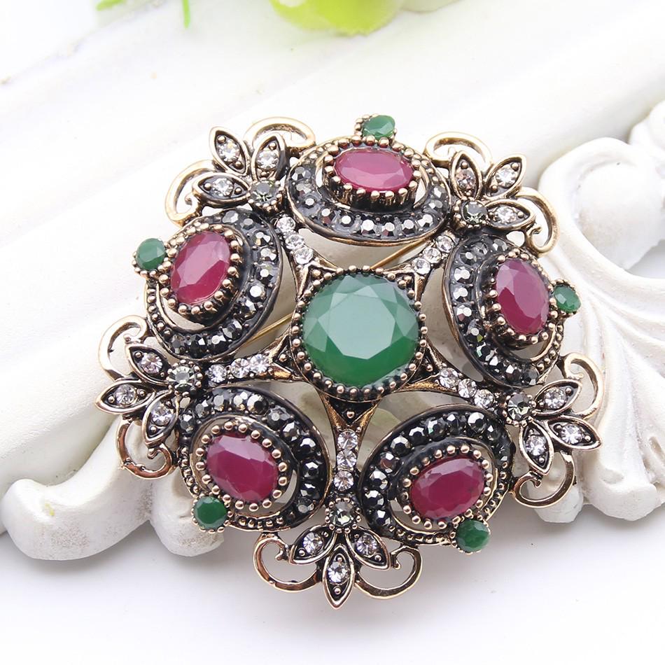 Women's Flower Brooch Resin Vintage Gold Color Hollowed-out Round Star Brooch
