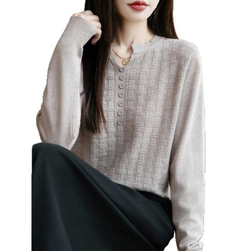 New Andy Velvet V-Neck Seven-Button Jacquard Knit Pullover: Stunning Autumn & Winter Women's Base Layer Shirt.