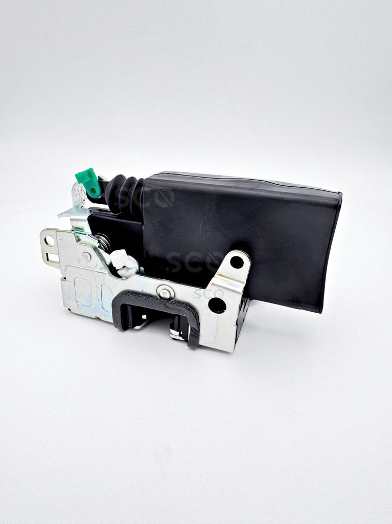 Замок передней двери левый для Renault Duster со стороны водителя Механизм замка передней двери для Terrano 8200735225