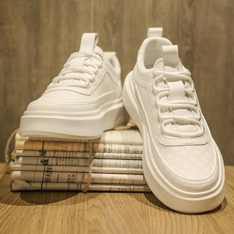 Маленькие белые туфли мужские 2024 новый зимний тренд увеличение внутренней высоты спортивная и повседневная обувь мужские универсальные дышащие туфли с толстой подошвой