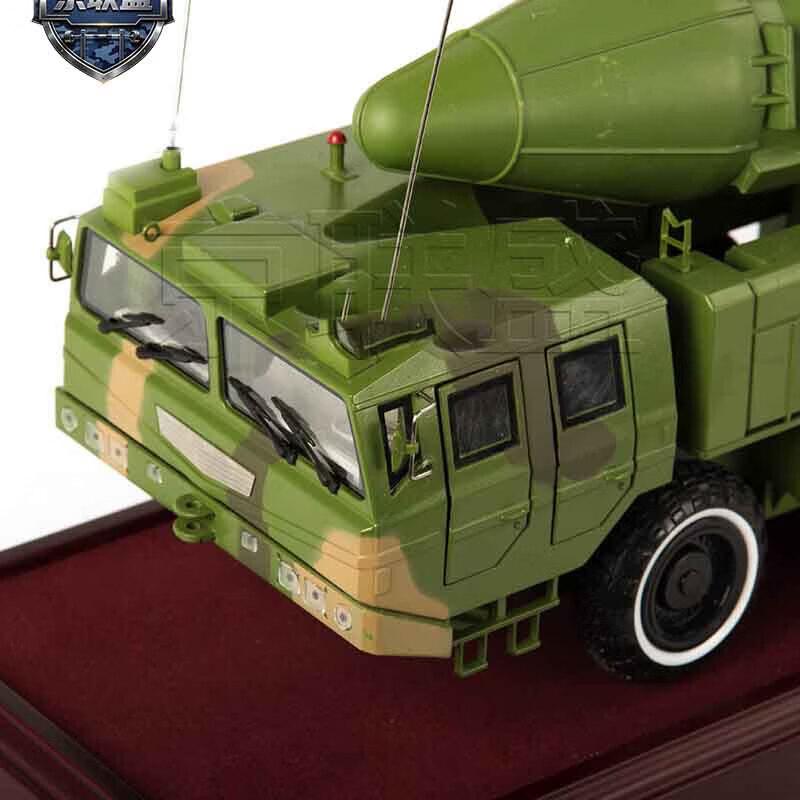 Модель мобильной пусковой установки ракетного комплекса Dongfeng 21C
