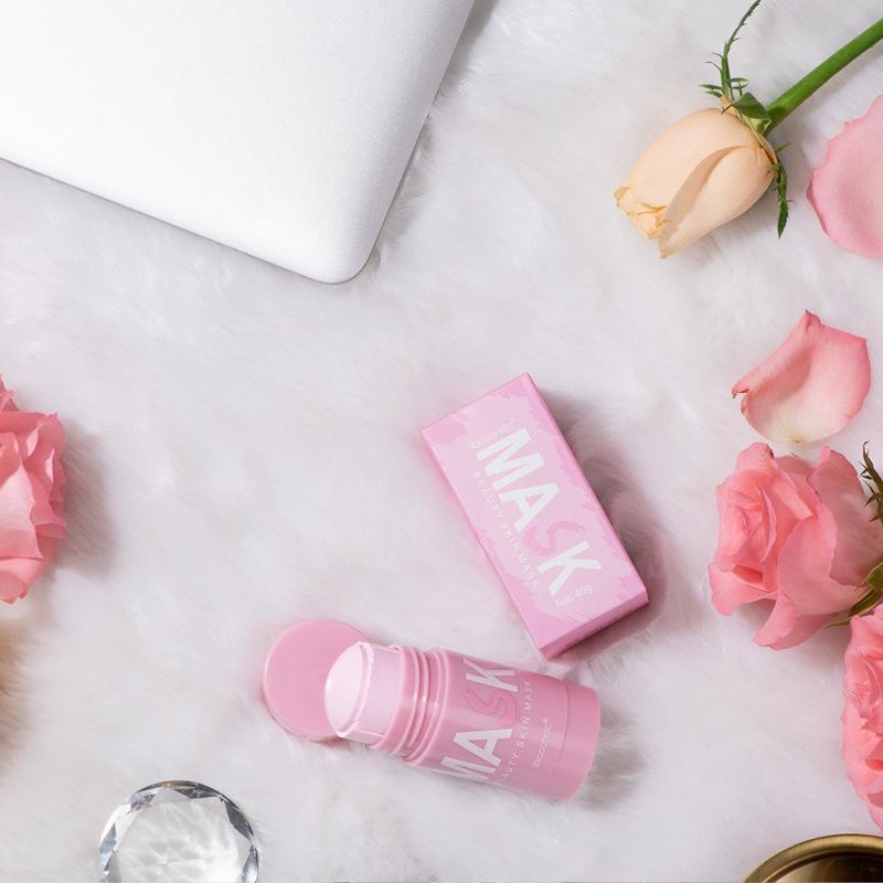 Rose Solid Mask Constricts Pores and Moisturizes with A Moisturizing Smear Cleaning Mud Mask