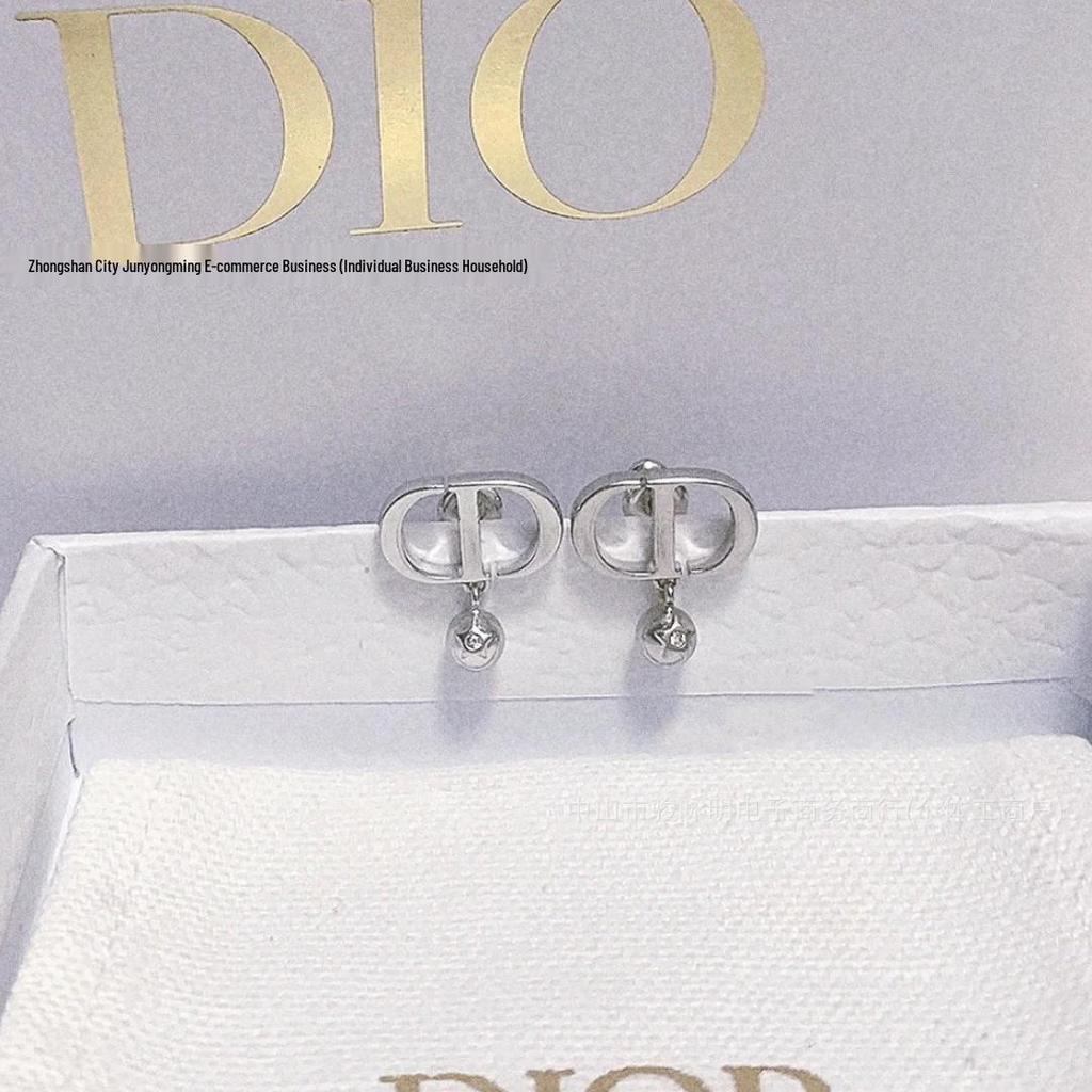 В наличии: Женские Серьги-Звезды с Кисточкой CD и Бриллиантовым Гвоздиком из Серебра 925 пробы