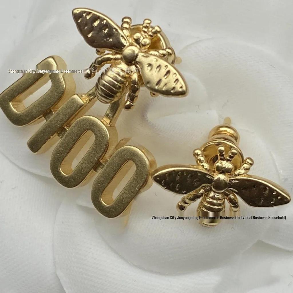 Асимметричные серьги 'Золотая пчела' для женщин: Уникальный дизайн