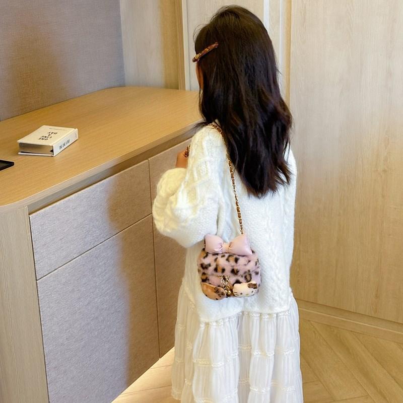 Plush hand-held cute leopard print women's bag winter new children's fun cute shoulder messenger bag plush bag
