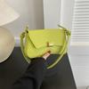 Niche Bag Women's Summer New Fashion Commuter Bag Versatile Shoulder Messenger Bag Feeling Baguette Bag Underarm Bag