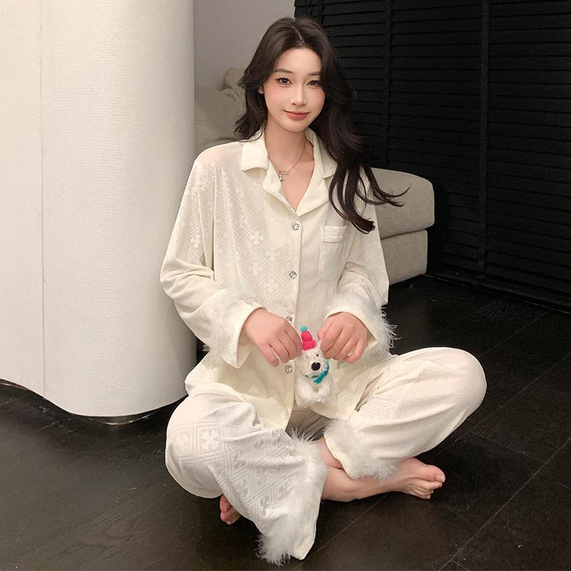 Royal sister feeling golden velvet pajamas women's autumn and winter new high-end feeling white feather embossed can be worn outside loungewear suit