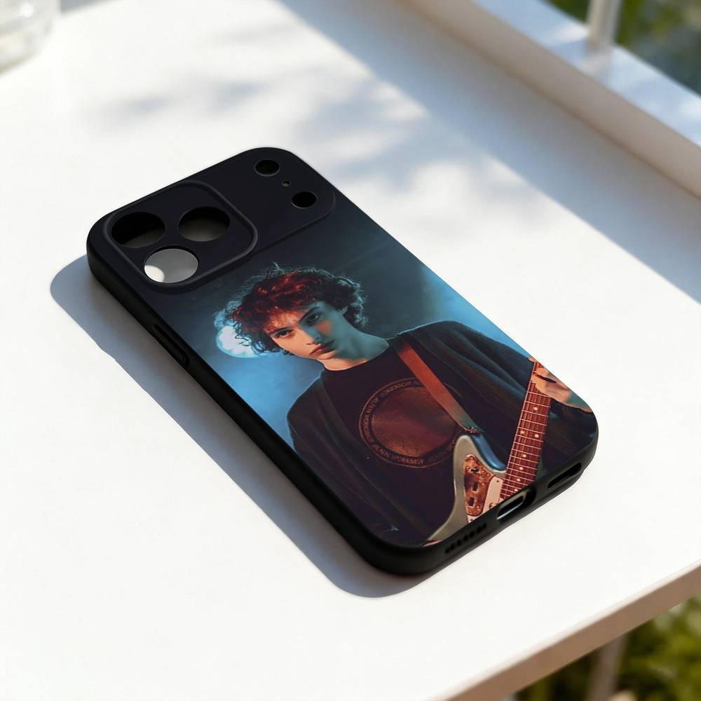 Чехол для телефона F-Finn W-Wolfhard Singer Для iPhone 17,16,15,14,13,12,11,Pro,Max,Plus,E,SE4,Air,Mini Черный Точное совпадение отверстий