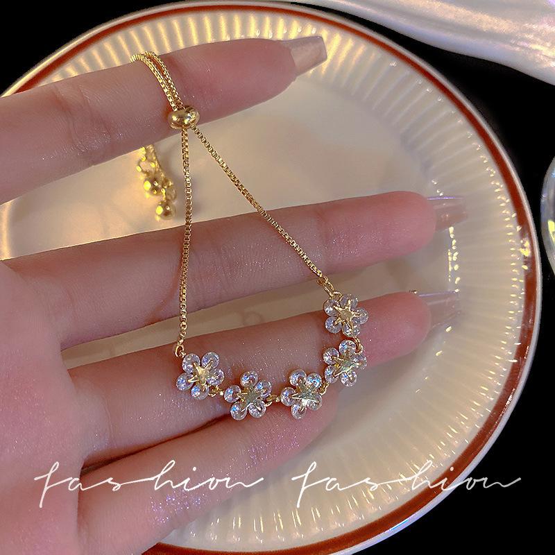 Korean version fashion five-pointed star flower bracelet zircon pull adjustable bracelet floral bracelet women's five flower bracelet