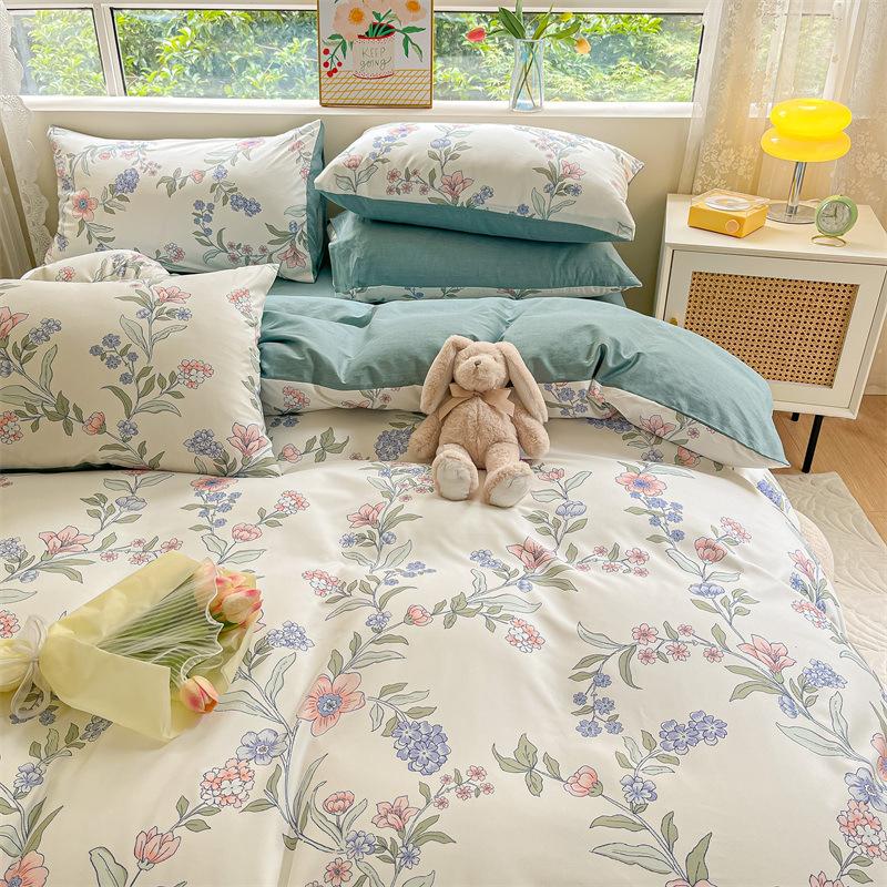 Комплект из четырех предметов из чистого хлопка с небольшим свежим цветочным рисунком, простыня для общежития, комплект из трех предметов постельного белья