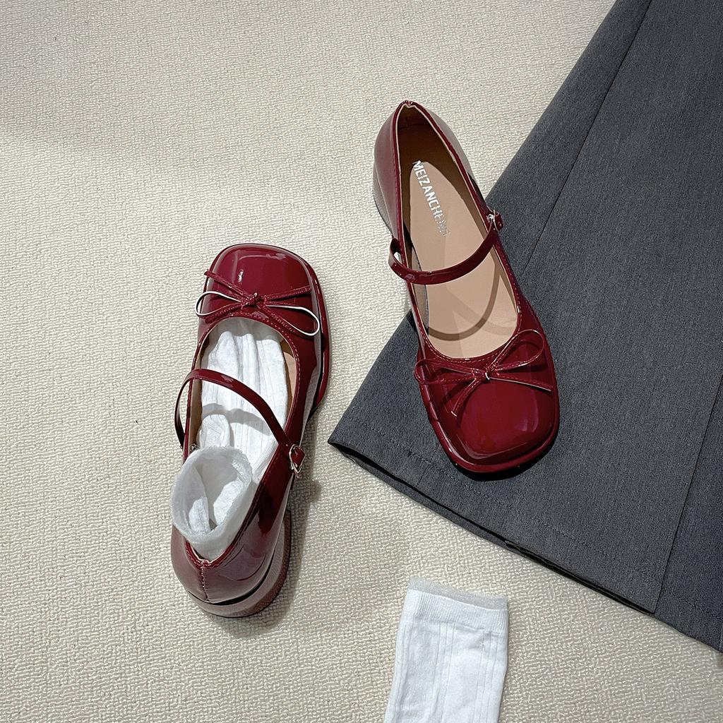 Red Retro Premium French Thick Heel Light Mouth Single Shoes Women's Summer 2025 New with Skirt Versatile Mary Jane Shoes
