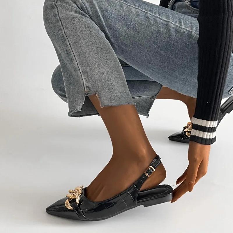 Мода 2025 Новые летние женские сандалии Модные металлические цепочки Балетки Острый носок Женские повседневные туфли Лодочки Роскошные сандалии Женские Дизайнерские