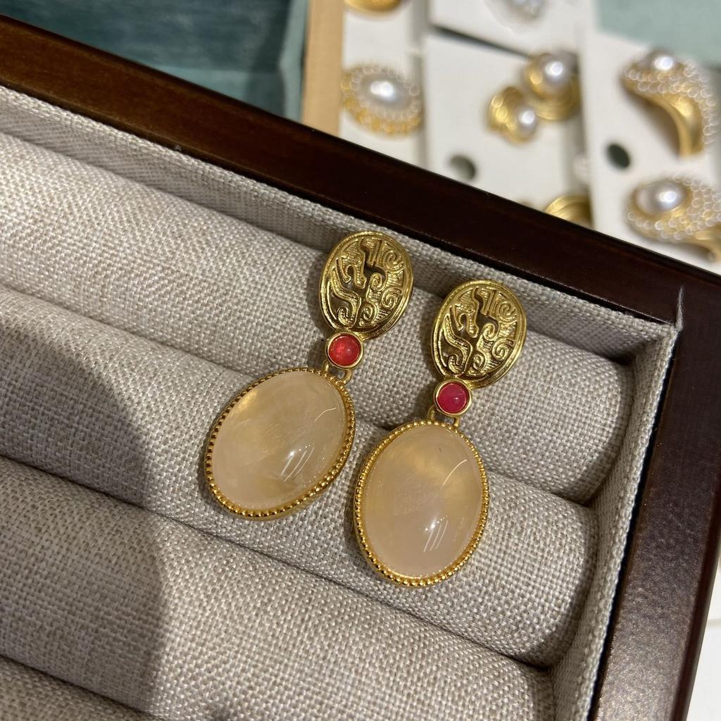 Высококачественные ретро-серьги среднего размера, имитация агата, белые овальные серьги из нефрита, темпераментные позолоченные серебряные серьги-иглы 925 пробы
