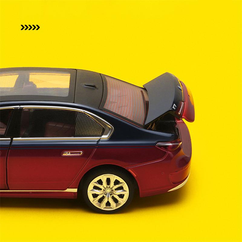 New 1:24 BMW 7 Series I7 G70 Alloy Luxy Car Model Diecast Metal Pure Electric Vehicles Limousine Car Model Sound Light Kids Toy Gift