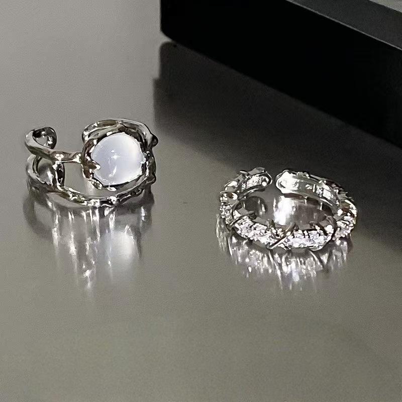 Кольцо в стиле Moonstone Influencer - Универсальное, Роскошное и Идеально для Указательного Пальца