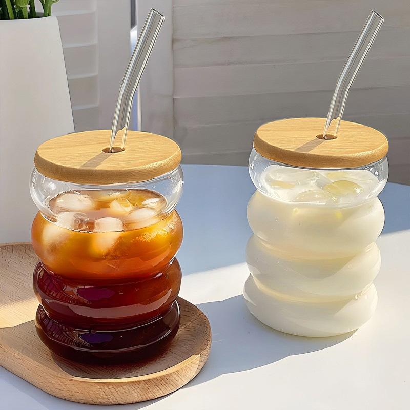 Прозрачный стакан для питья из рифленого стекла