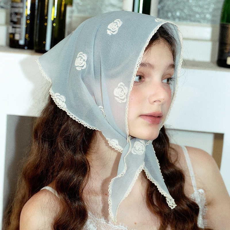 White Fabric Flower Triangle Hair Scarf Wraps Women Retro Triangle Headscarf Hat Travel Photo Headband Hair Accessories