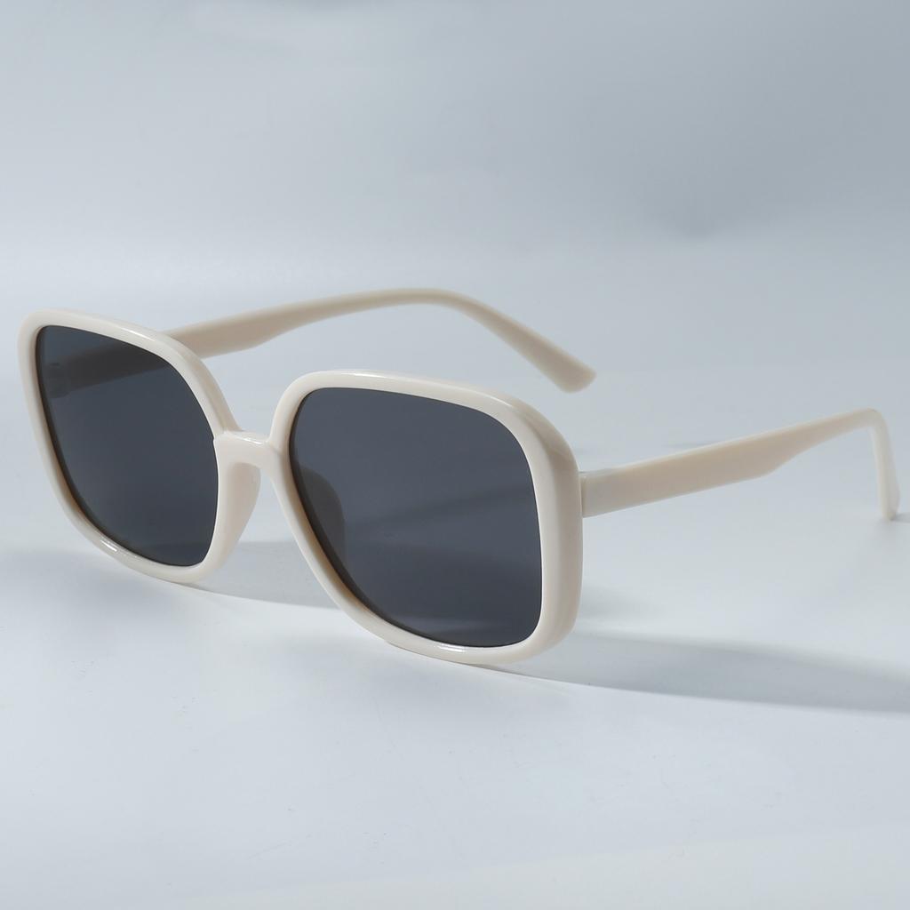 Square simple plastic sunglasses for men and women fashion trend UV resistant glasses outdoor sunscreen sunshade
