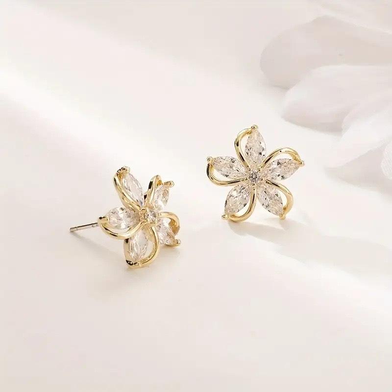 Petal Personality Simple Ladies Earrings