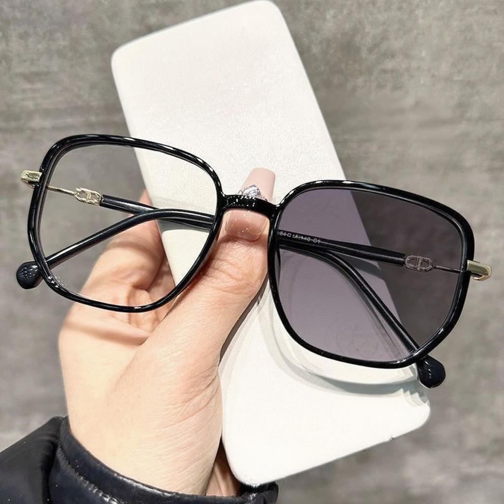 D Letter Legs Pochromic Near Sight Glasses for Women Oversized Sparkling Frame Eyewear Outdoor UV Protection Sunglasses -4.0