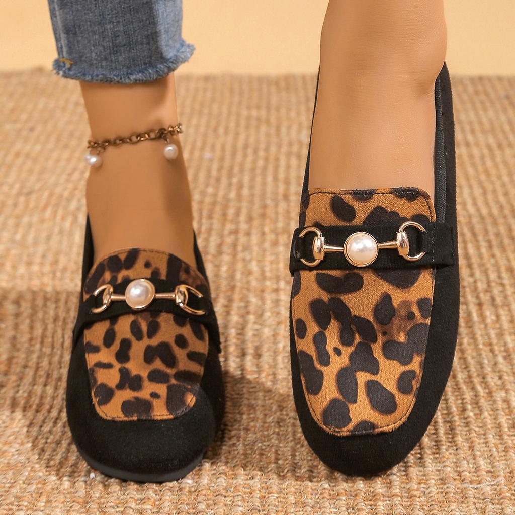 Модные женские кроссовки с круглым носком, мягкие плоские лоферы, новые повседневные леопардовые слипоны, женские модные удобные уличные туфли для женщин