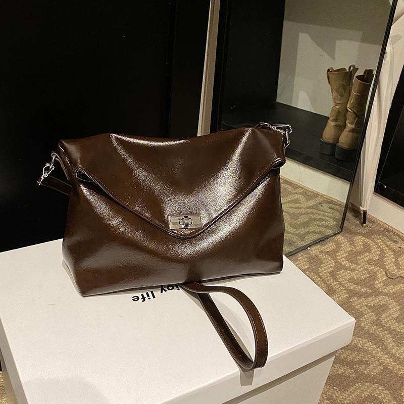 Ielgy High-End Retro Bag Women's Winter Shoulder Armpit Bag Casual All-Match Commuter Messenger Bag