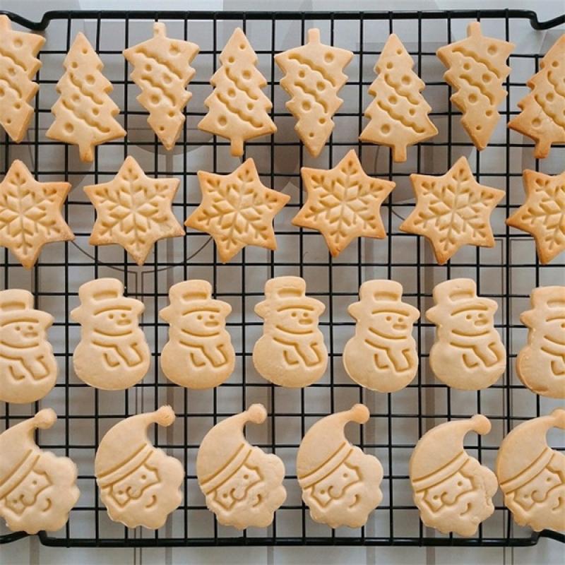 Пластиковая форма для рождественского печенья Креативная пресс-форма для печенья Набор из четырех предметов Кухонные инструменты для выпечки Форма для печенья(4шт / комплект)