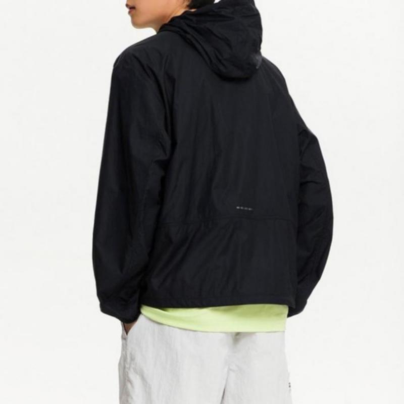 New Balance Jacket  C28   Nbnae21013 19  Uni Essential Small Logo Lightweight Wind