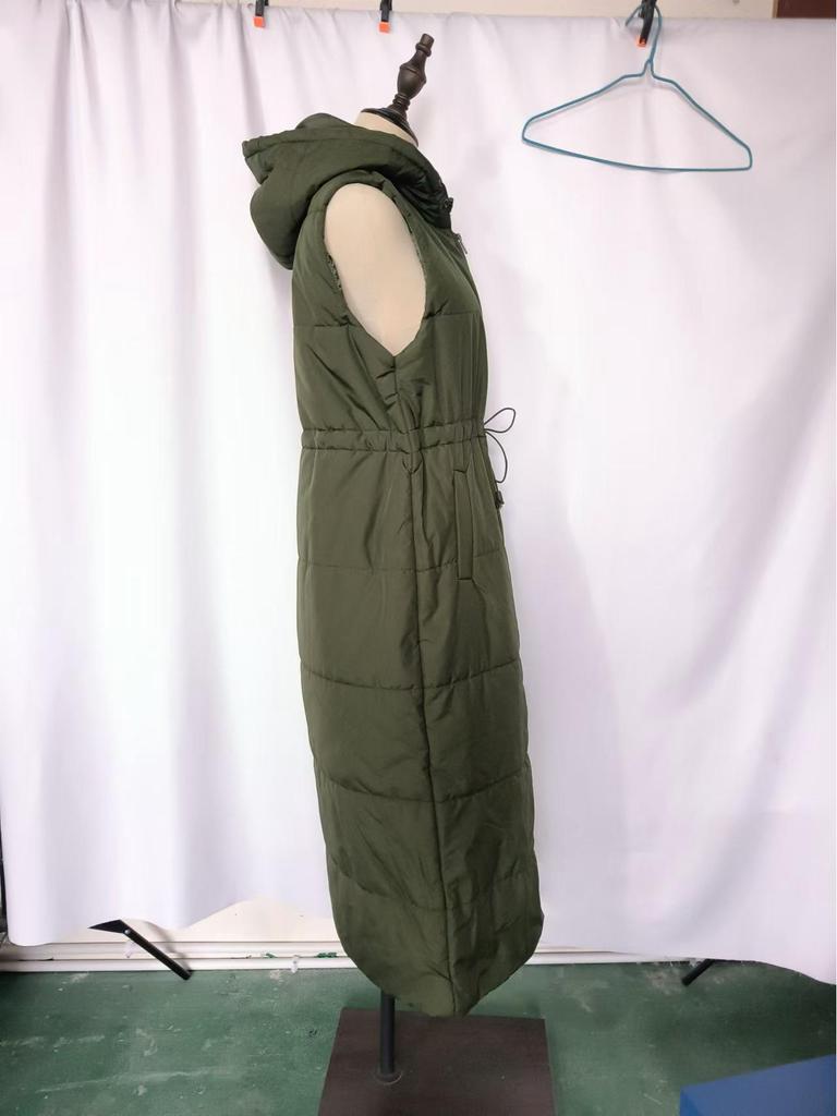 Однотонная хлопковая куртка с капюшоном и жилетом на талии — повседневная однобортная модель без рукавов.