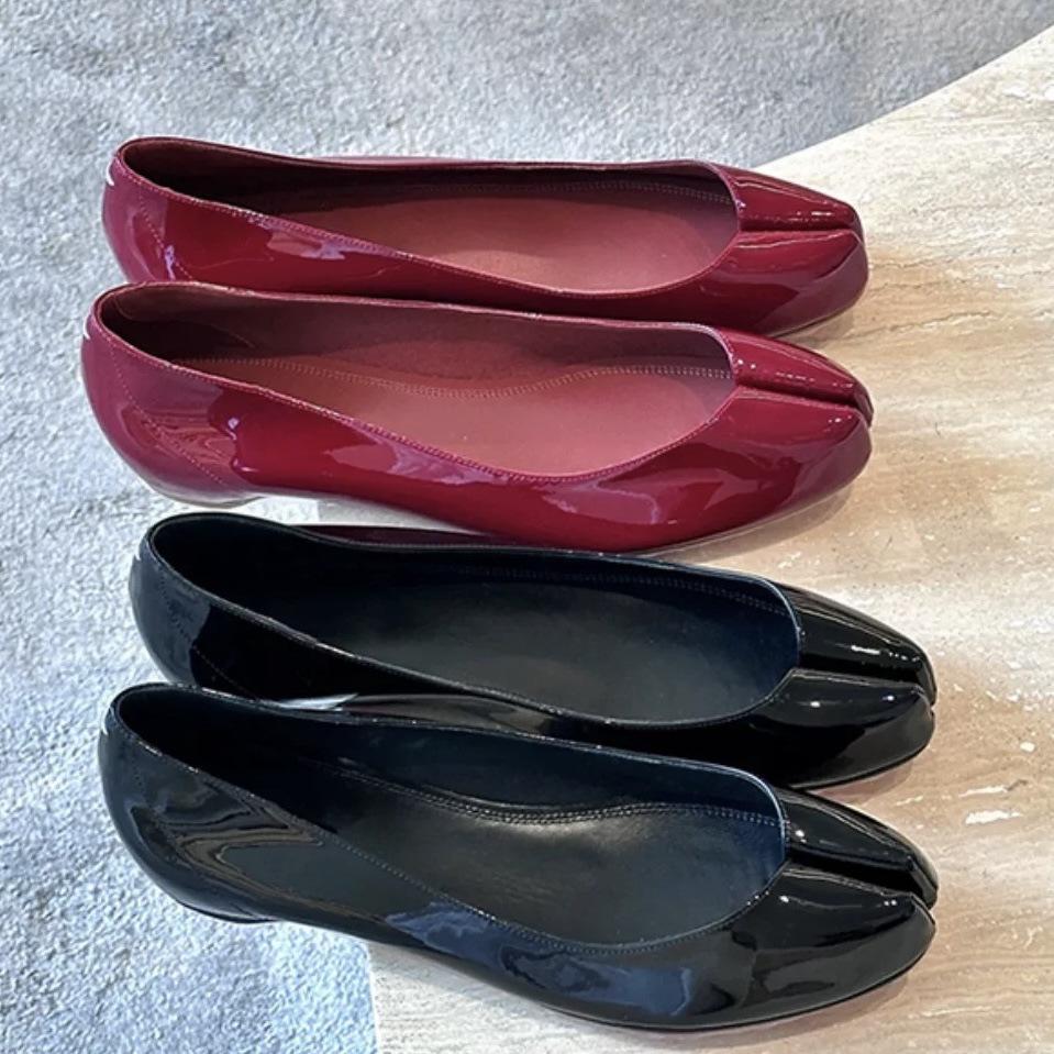 Версия из овчины~ Весенние ретро туфли на плоской подошве с раздвоенным носком, женские новые туфли из свиной кожи, подковы, неглубокое горло, балетки с одной педалью