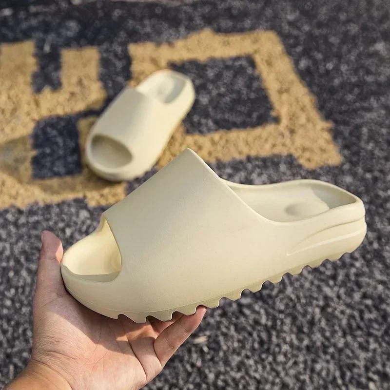 Летние тапочки Мужские с мягкой подошвой Домашние комнатные сандалии на платформе Модные пляжные туфли из губки Пара Нескользящие тапочки для ванной