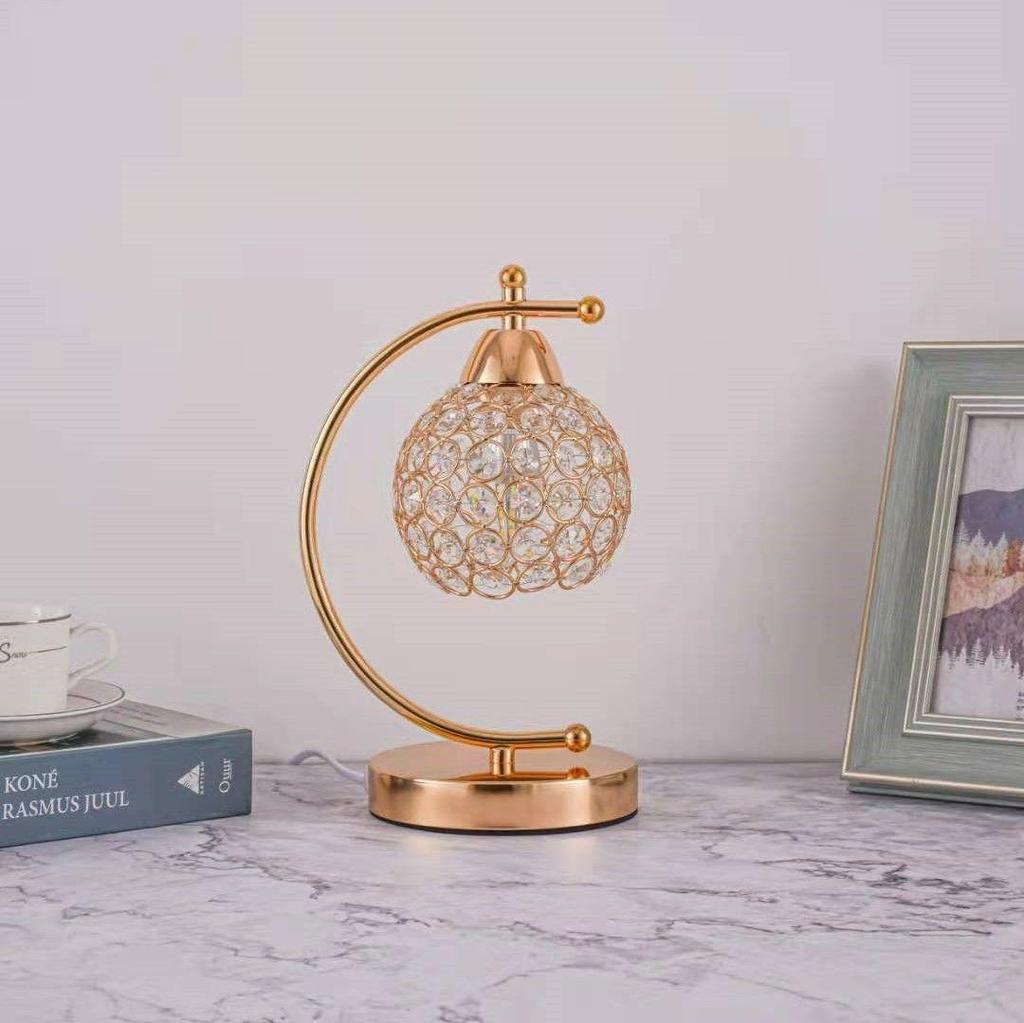 Простая современная настольная лампа для гостиной, спальни, прикроватная тумбочка, теплое и романтическое украшение, хрустальная настольная лампа, ночник