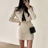 Твидовый костюм-юбка с жемчужными пуговицами в стиле French Chic: Коллекция Весна/Осень 2026 - Женский комплект из двух предметов: куртка с круглым вырезом и короткая юбка.