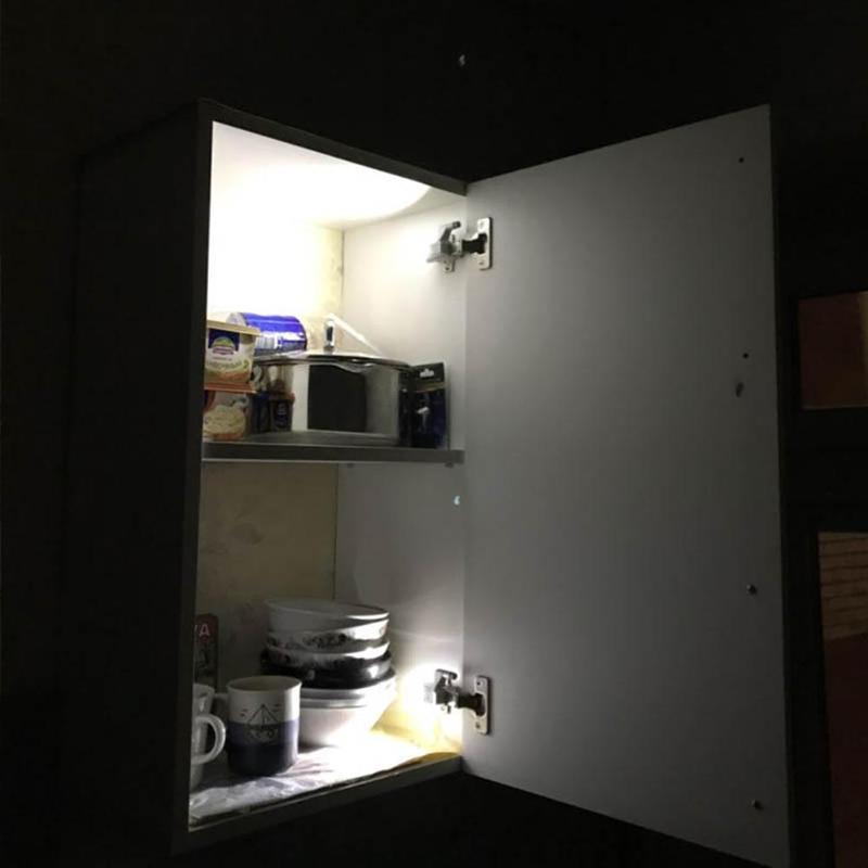 Петли с лампочками для шкафа