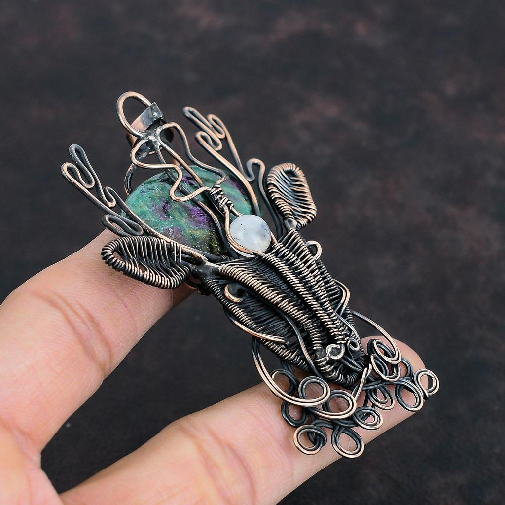 Подвеска из рубина и фуксита, украшения, обмотанные медной проволокой, подвеска с лунным камнем, подвеска с мордой оленя, подвеска ручной работы, медная подвеска с драгоценным камнем, подарки для него