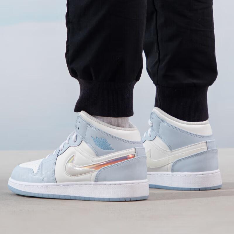 Jordan 1 Mid SE Глиттерный Swoosh GS FQ9117-400