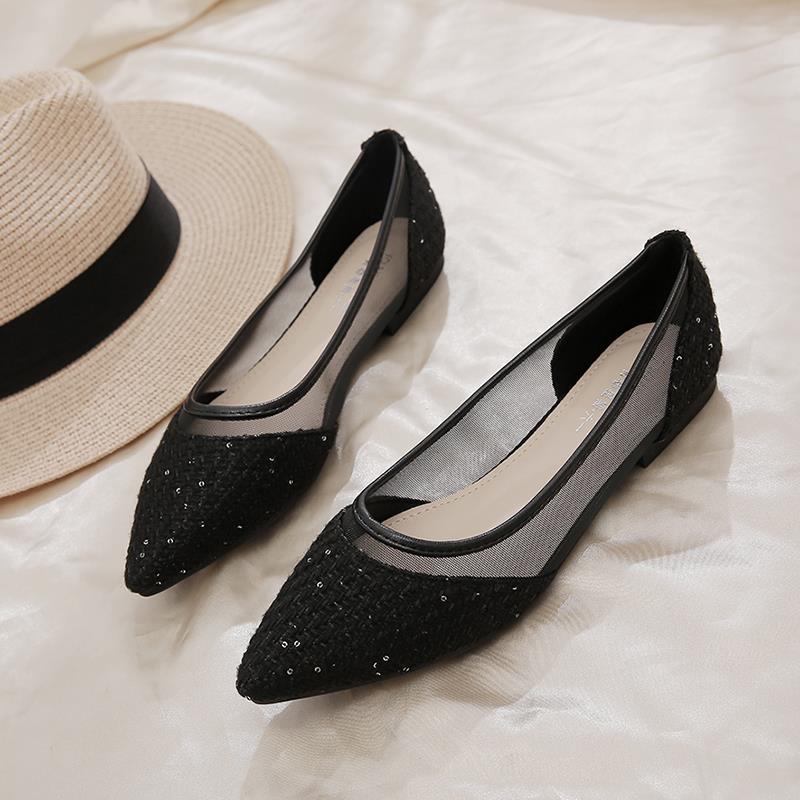 Туфли на плоской подошве с сеткой. Женские летние милые и простые туфли в горошек на мягкой подошве. Туфли на плоской подошве с острым носком и неглубоким горлом.