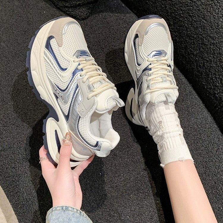 Сетчатые дышащие туфли для папы на толстой подошве для женщин, весна 2025, новые дышащие удобные универсальные повседневные спортивные туфли на шнуровке