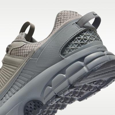 Nike Zoom Vomero 5 Roam Металлический Платиновый