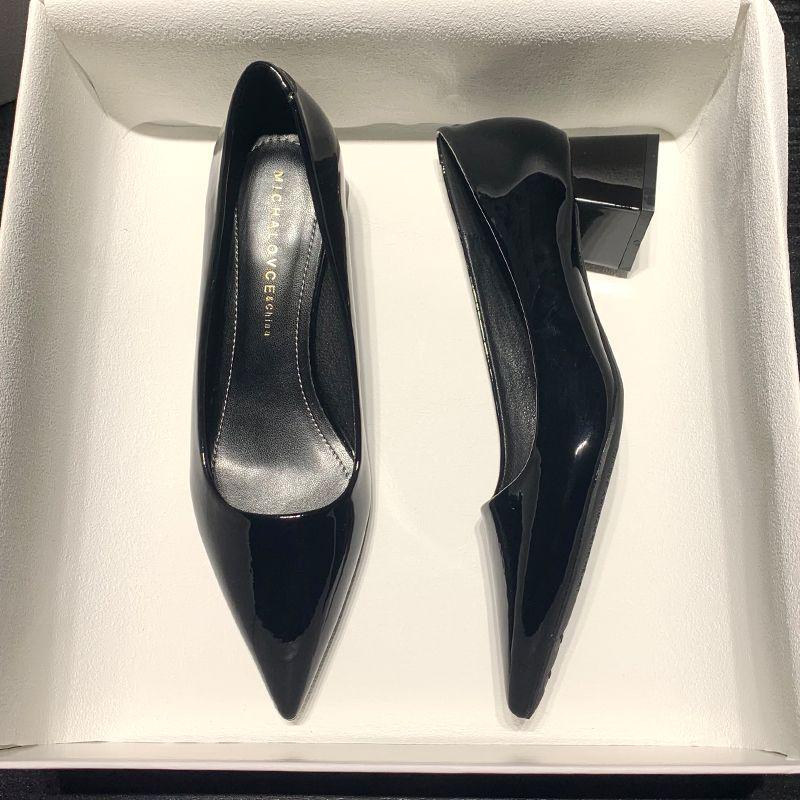 2025 Женские черные лакированные туфли на низком каблуке с острым носком для работы - Универсальный и простой дизайн