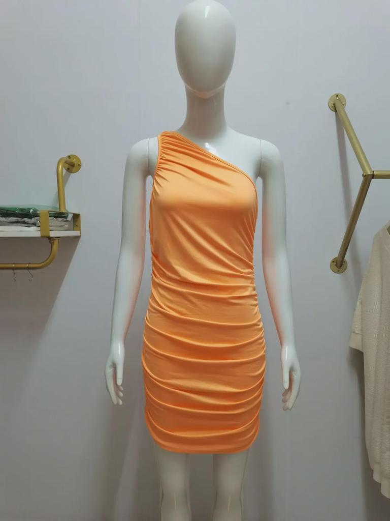 Летнее европейско-американское однотонное плиссированное платье с открытыми плечами 2022 года