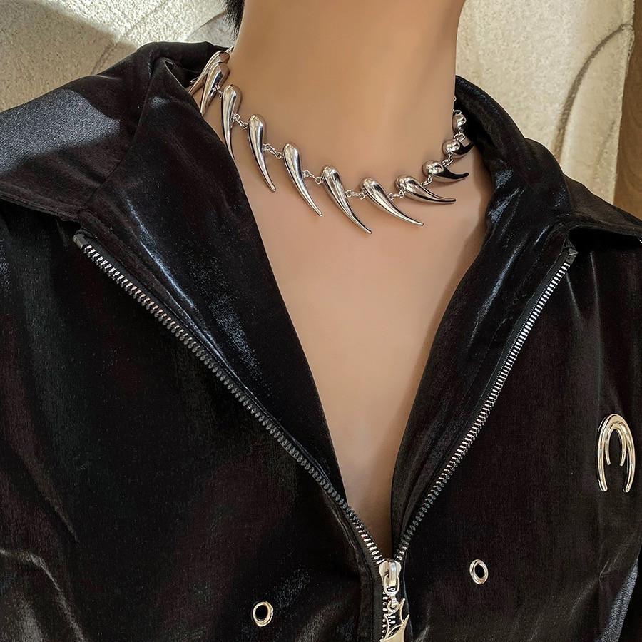 2024 Unisex Chunky Metal Chili Necklace: High-End European & American Designer Choker
