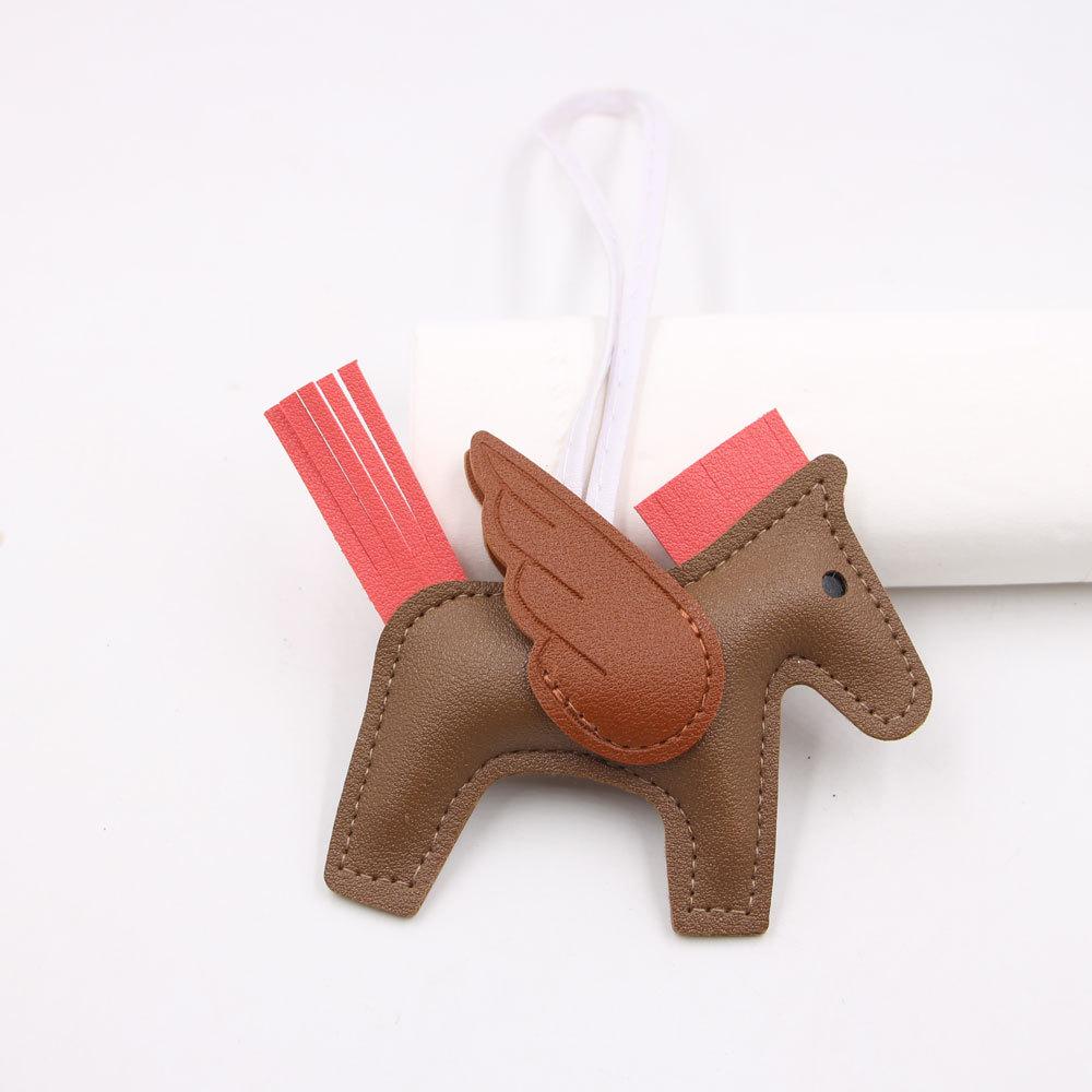 Классический кожаный брелок-подвеска Wing Pony — стильный и игривый дизайн в нескольких цветах