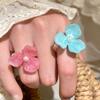 Изящные кольца из акриловых смоляных бусин в форме цветов неправильной формы для женщин. Элегантные цветочные кольца на палец. Ювелирные аксессуары для вечеринок и подарков.