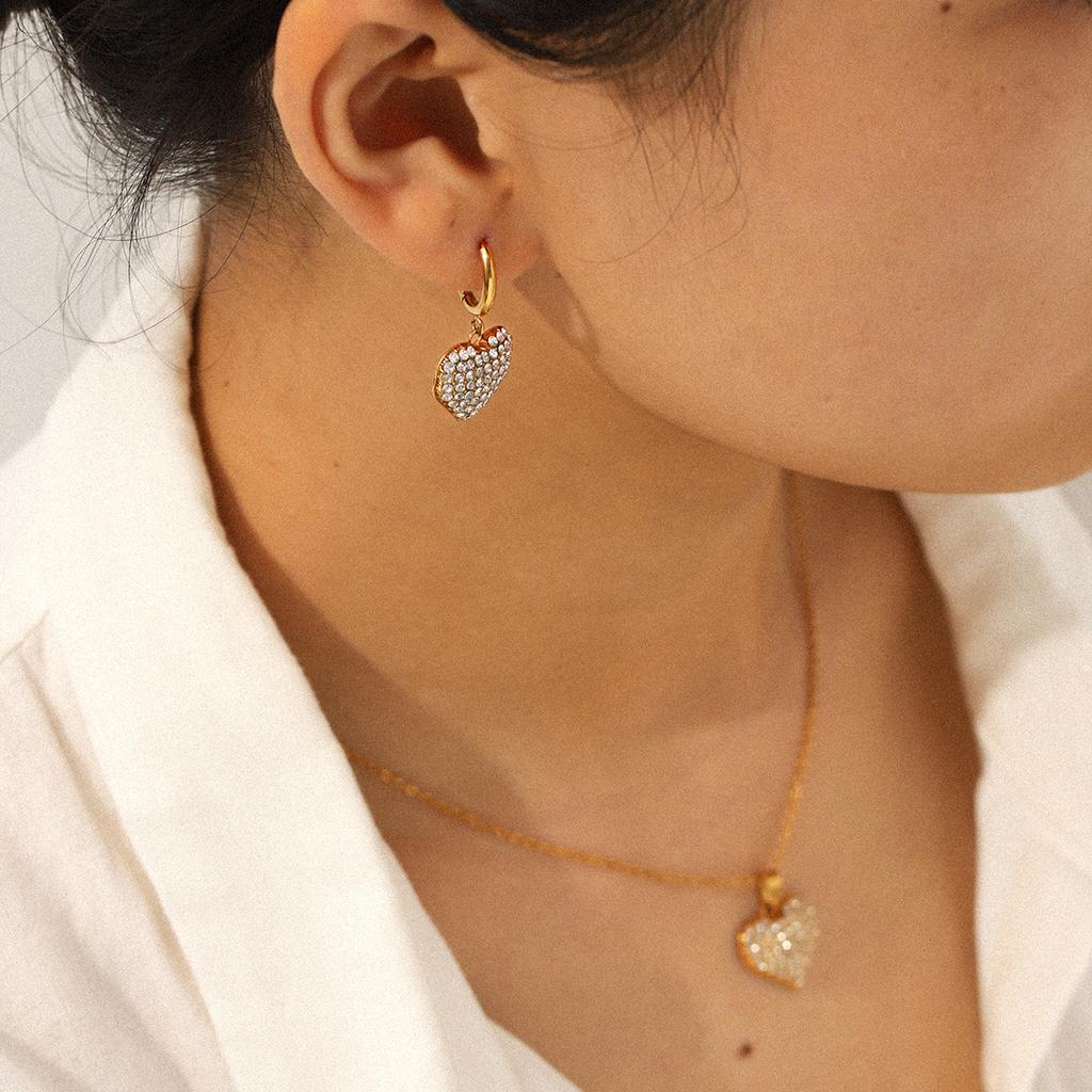 Heart-shaped diamond-encrusted earrings and pendant necklace, light luxury high-end titanium steel jewelry