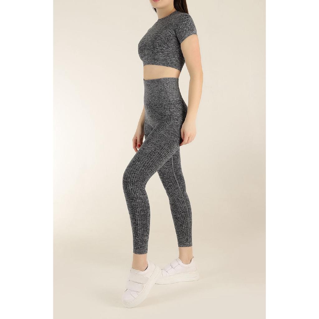 Комплект спортивных колготок меланжевого цвета с короткими рукавами