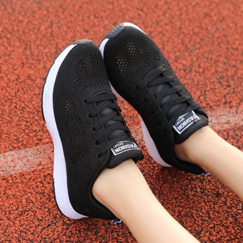 Breathable Mesh Women Running Shoes Light Casual Sneakers Fashion Knitted Casual Sports Shoes Walking Flats