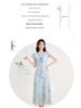 Элегантное синее платье А-силуэта с цветочным принтом Весна/Лето 2026: Французский стиль с акцентом на талии, с короткими рукавами